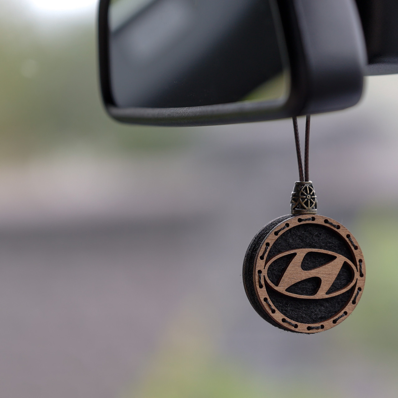 Ароматизатор дерев'яний в машину Hyundai ручної роботи, 5 см.