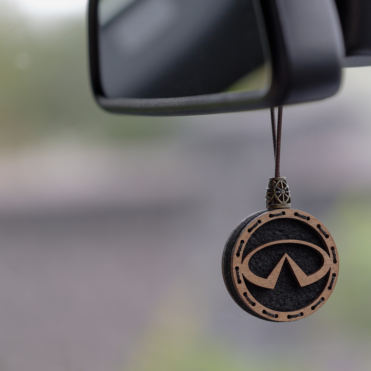 Ароматизатор дерев'яний в машину Infiniti ручної роботи, 5 см.