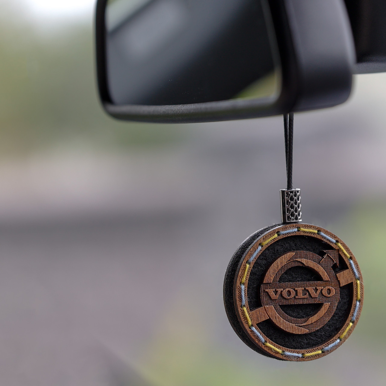 Ароматизатор дерев'яний в машину Volvo ручної роботи, 6 см.