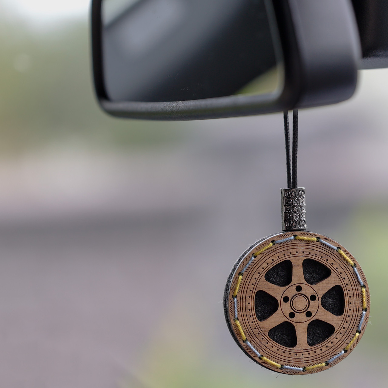 Ароматизатор дерев'яний в машину "Work Wheels" ручної роботи, 6 см.