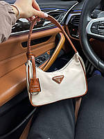Женская сумка Прада бежевая Prada Re-Edition Beige нейлон