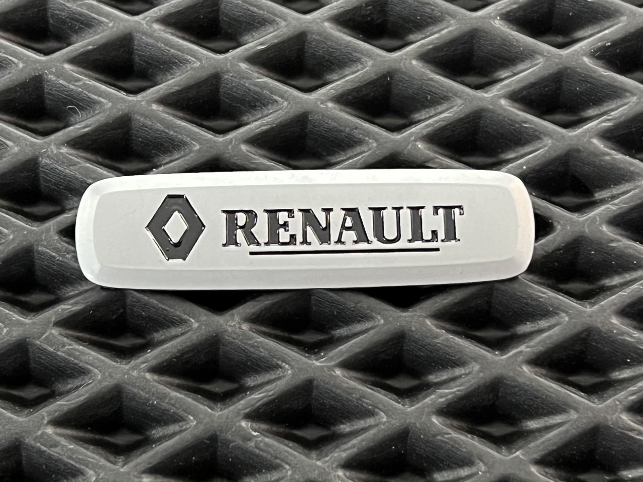 Логотип Шильдик Авто Renault Рено — Купить Недорого на Bigl.ua (1838731508)