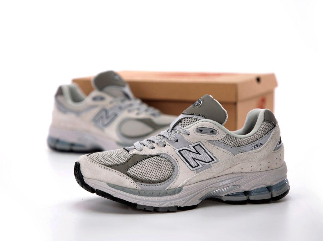 Жіночі сірі Кросівки New Balance 2002R
