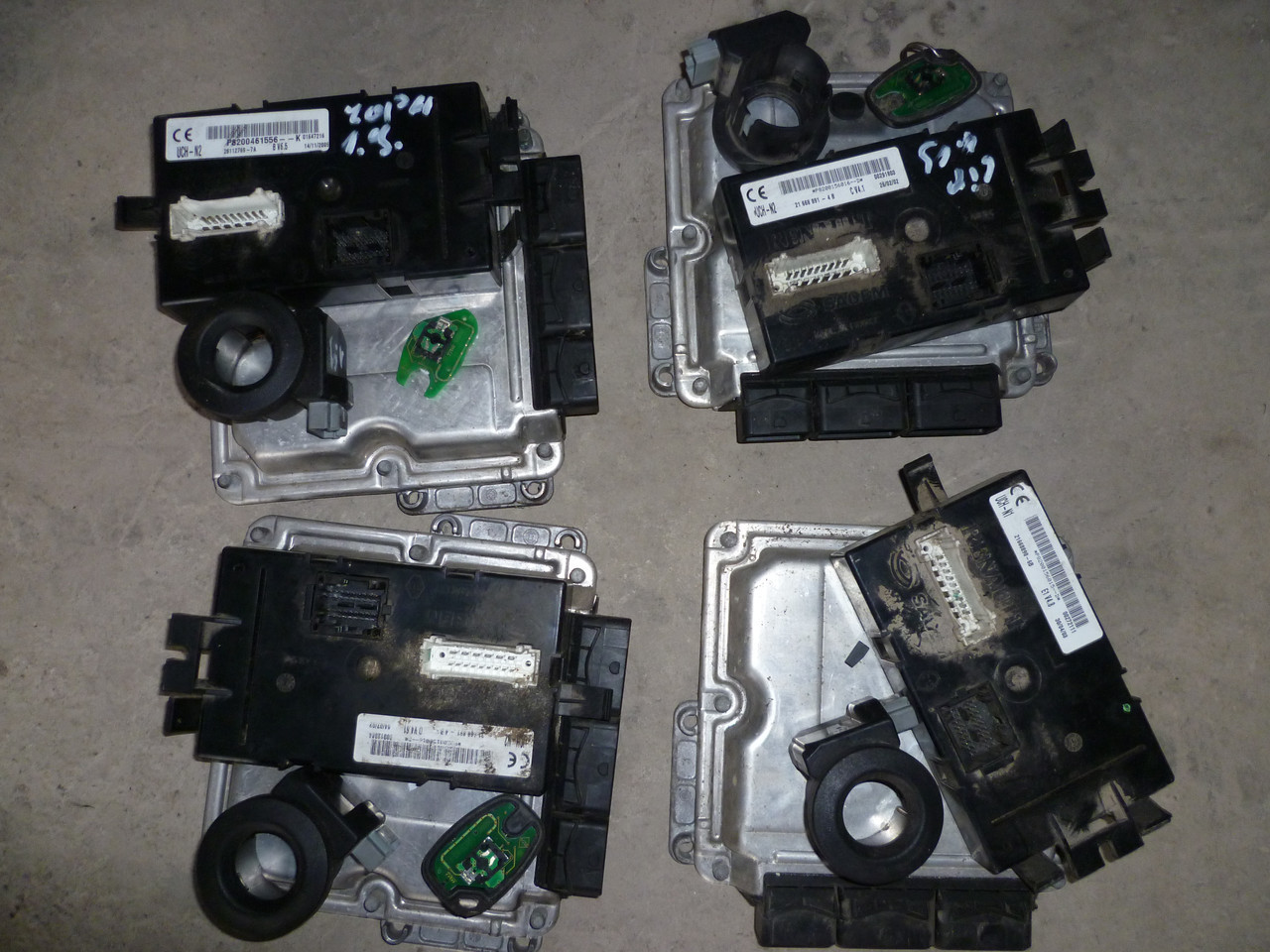 Блок керування двигуном комплект 1.9 DCI OPEL VIVARO 00-06 281010633