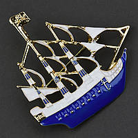 Брошь металлическая на золотистой основе корабль с пиратским флагом покрыта цветной эмалью размер 50Х55 мм