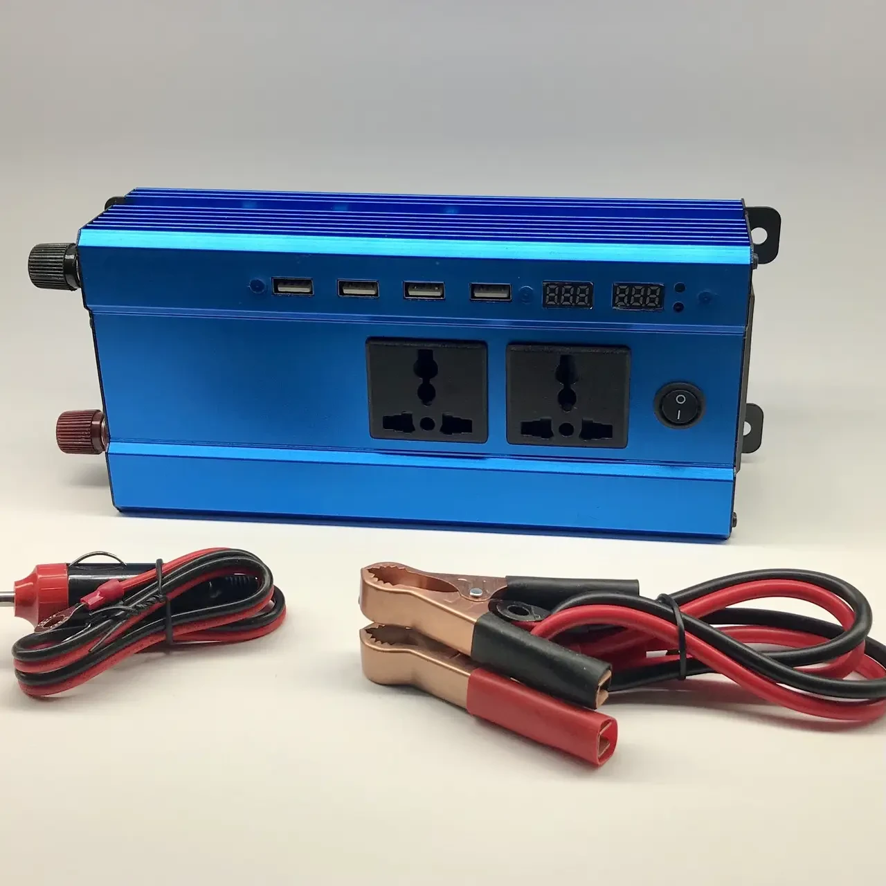 Інвертор 2000Вт перетворювач напруги DC-AC. DC 12В – AC 220В. 4 роз'єми USB DC 5В, 2 розетки AC 220В