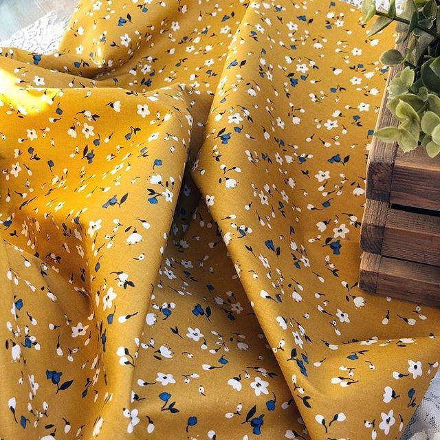 

Ткань хлопок для рукоделия цветочки на горчичном фоне