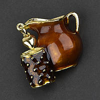 Брошка металева на золотистій основі глечик із серцем покрита кольоровою емаллю розмір 30Х30 мм