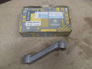 Кронштейн двигуна OPEL Vivaro 00-10 (ОПЕЛЬ ВІВАРО) 8200008215