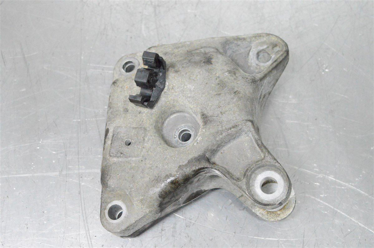 Кронштейн двигуна 2.5 DCI OPEL Vivaro 00-14 (ОПЕЛЬ ВІВАРО) 112535106R