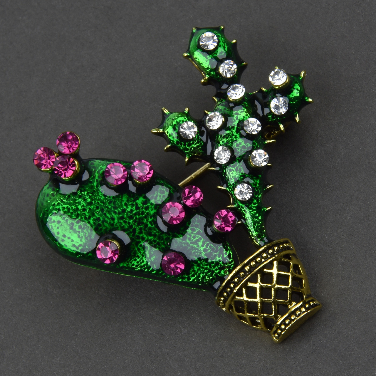 Брошка металева на золотистій основі кактус із колючками та стразами покрита кольоровою емаллю розмір 40Х40 мм - фото 1 - id-p1839209490