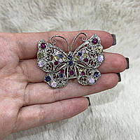 Стильна жіноча брошка "Ажурний метелик з райдужними цирконами у сріблі" - оригінальний подарунок дівчині