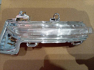 Правий сигнал повороту (повторювач) в дзеркалі Шкода Октавія А7 Skoda Octavia A7 5E0949102