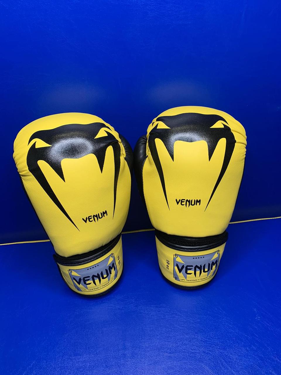 Боксерские перчатки Venum, стрейчевые битки для бокса, желтые - фото 1 - id-p1839786710