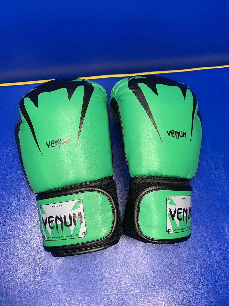 Боксерские перчатки стрейчевые Venum 10-12 унций, битки для бокса, зеленые - фото 3 - id-p1839786817