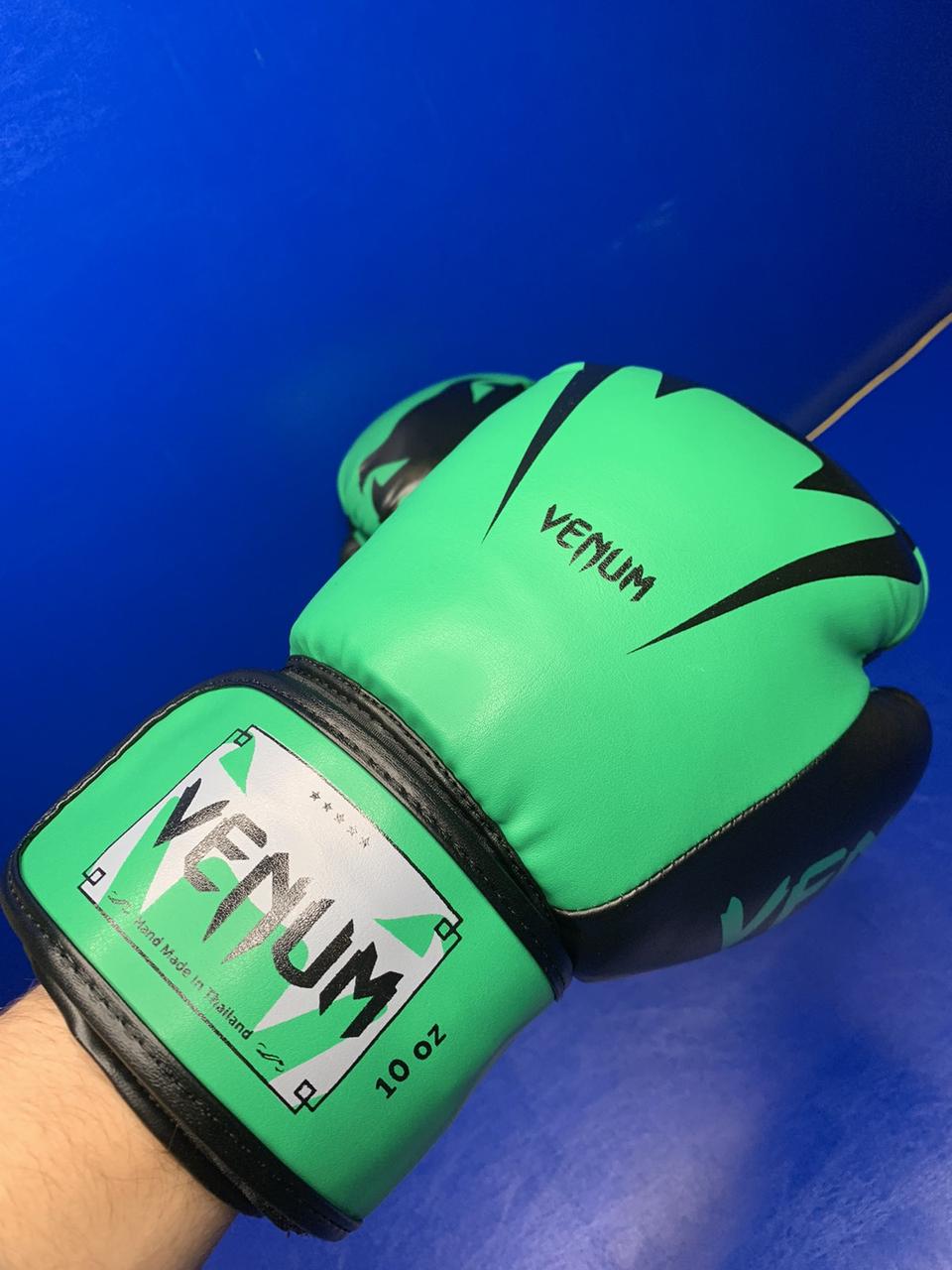 Боксерские перчатки стрейчевые Venum 10-12 унций, битки для бокса, зеленые - фото 5 - id-p1839786817