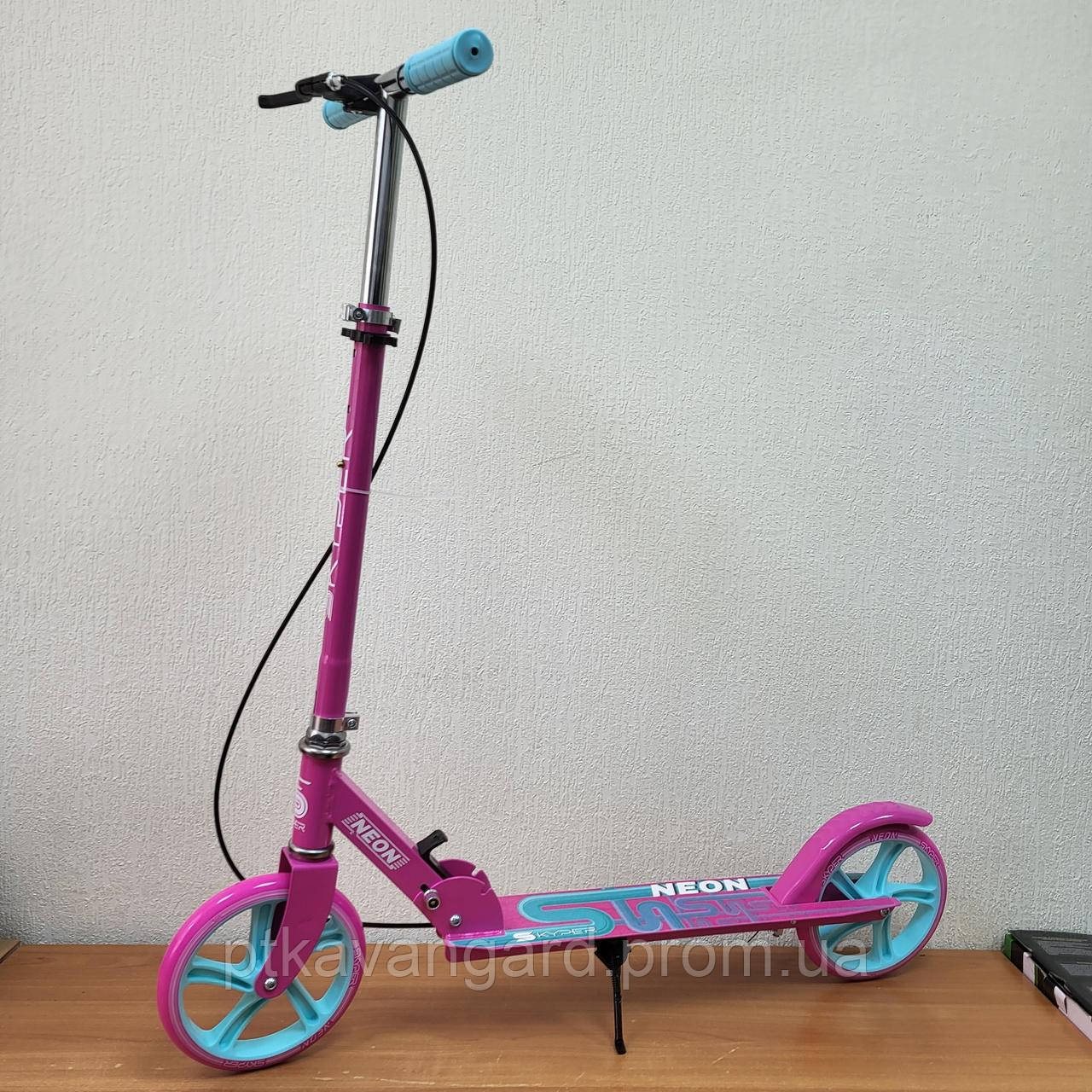 Дитячий самокат для дівчаток 5-10 років Рожевий з бірюзовими колесами Skyper Neon, двоколісне, ручне гальмо