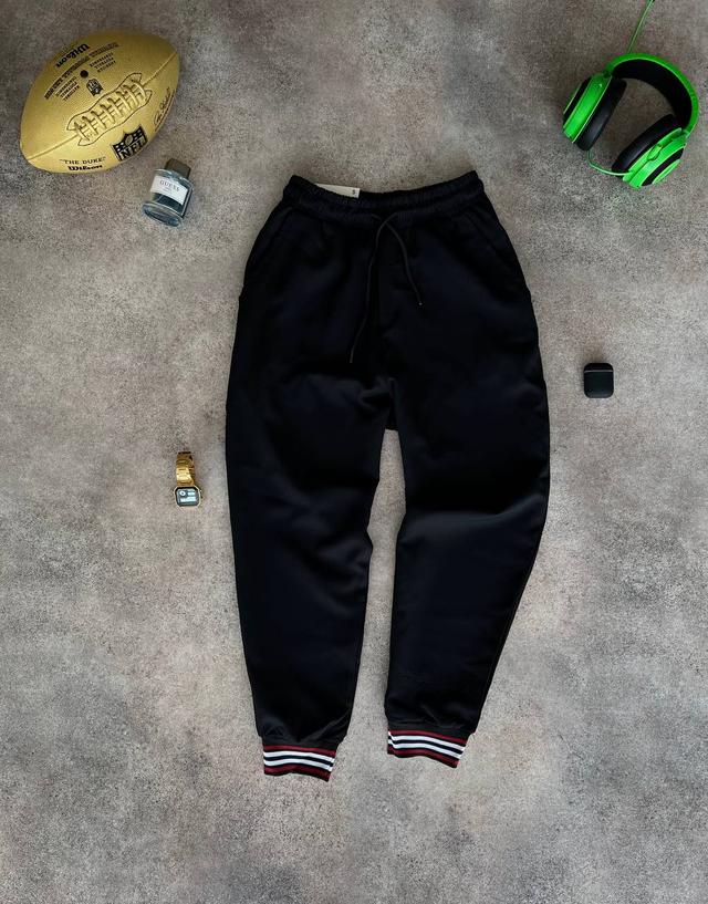 Спортивные мужские штаны Спортивные мужские штаны