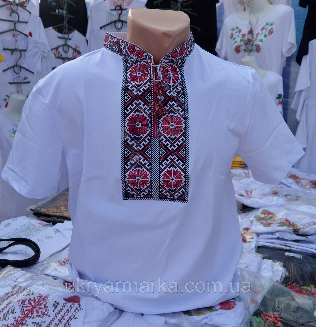 Вишита футболка "Ромашка" червона