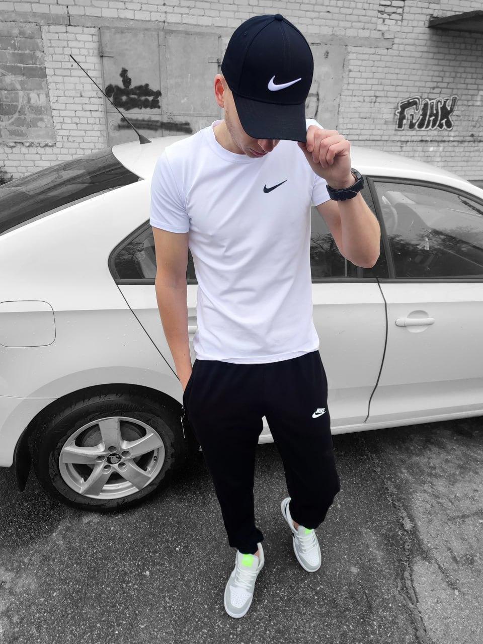 Чоловічий літній костюм Nike Футболка + Штани + Кепка чорно-білий ⁇ Спортивний комплект Найк на літо