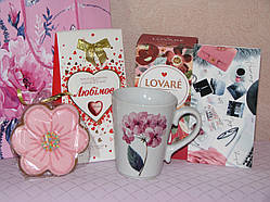 Подарунок до Дня Матері, подарунковий набір чашка + чай Lovare + цукерки Любімов + пряник + листівка