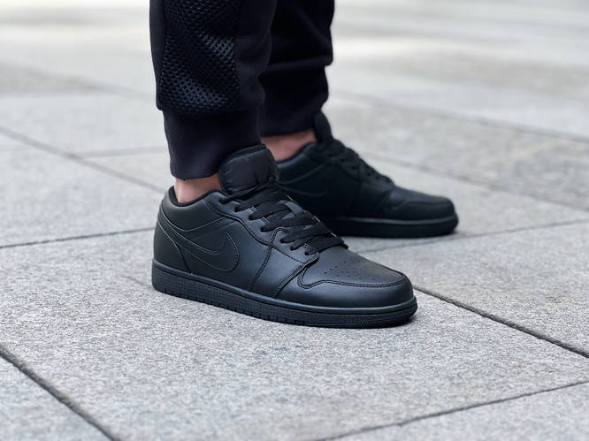 Triple black on sale air jordan