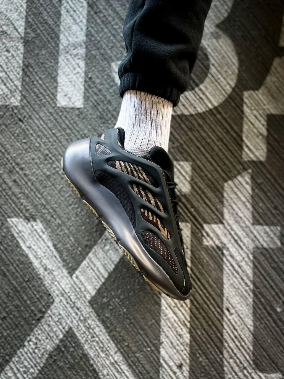 Чоловічі легкі чорні кросівки адідас Adidas Yeezy 700, фото 1