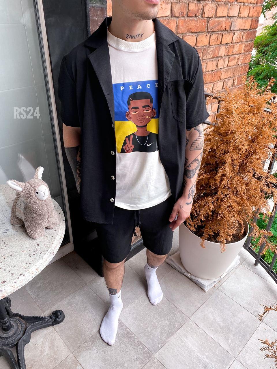 Чоловічий чорний костюм
