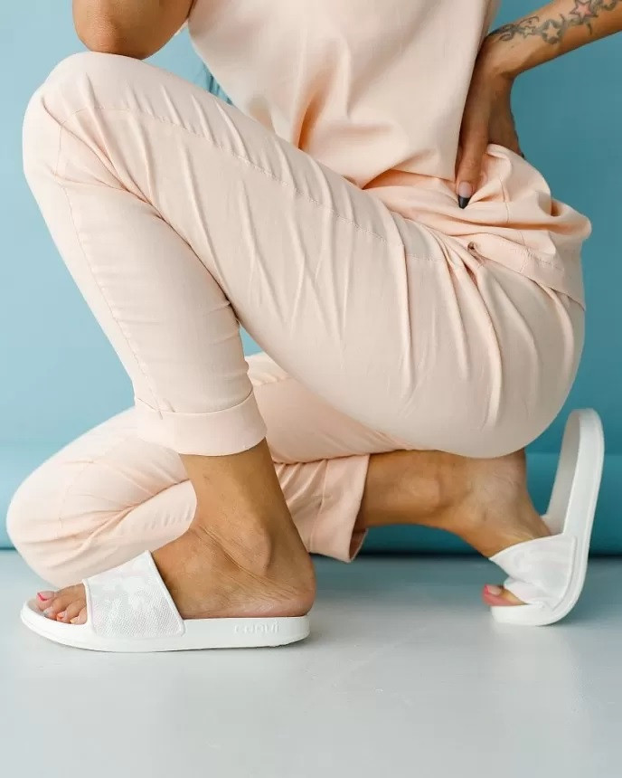 Взуття медичне шльопанці Coqui Tora білий-рожевий камуфляж