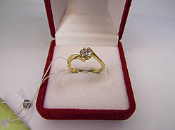 Золоте жіноче кільце з діамантом. Розмір 17