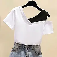 Якісна приємна до тіла футболка із трикотажу у білому кольорі