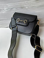 Стильная женская сумка клатч классической формы с золотой фурнитурой небольшого размера из эко кожи черная