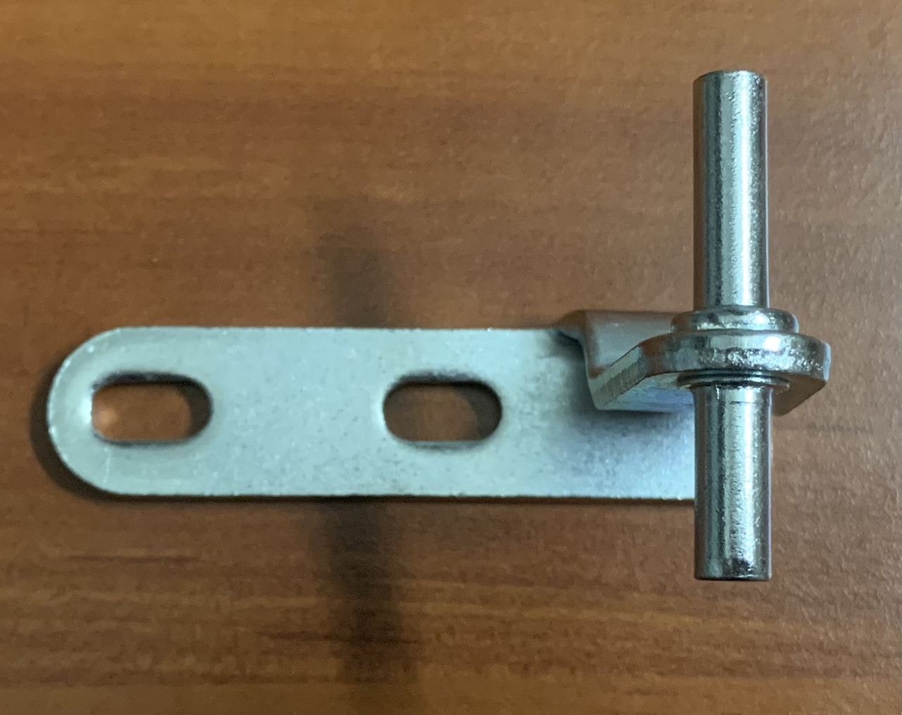 Петля дверей холодильника Атлант (середня) 301113203000