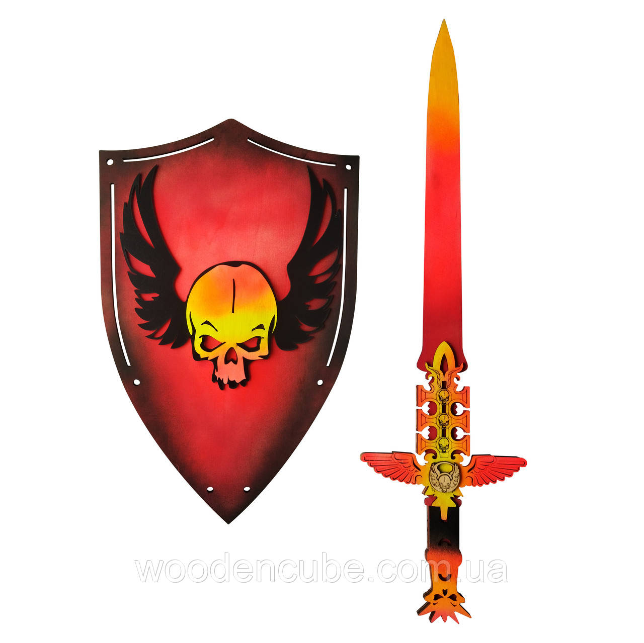 Щит і меч із гри Warhammer з фанери