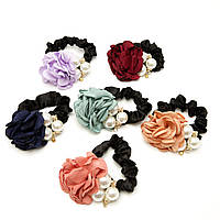 Об'ємна резинка для волосся Квітка з перлинами