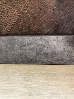 Плінтус підлоговий Korner XPS Verona KX05. Колір: Бетон арт  Розміри (В/Ш/Д): 80х16х2400