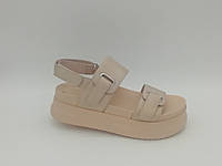 Шкіряні босоніжки на танкетці Erisses. Маленькі розміри (34).