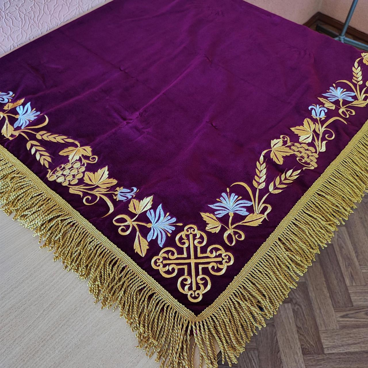 Скатертина з оксамита( бархат) з вишивкою 160х108см