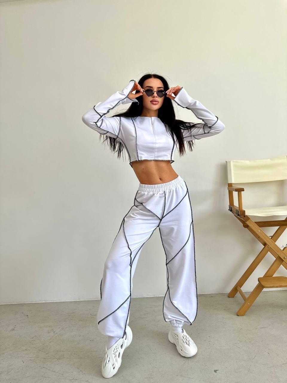 Трендовий жіночий костюм шви навиворіт укорочена кофта та штани на резинці Dv5427