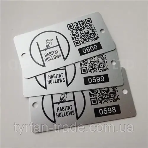Металева табличка на лавку шильдик на лавочку qr кодом бирка з металу