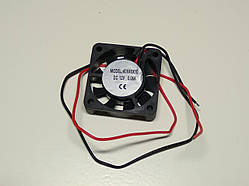 Вентилятор осьовий універсальний на втулках 9-лопостей квадратний 40х40х10/DC 12V/0.08 А