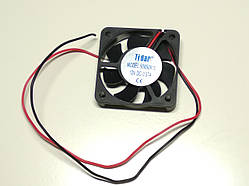 Вентилятор осьовий універсальний на втулках 7-лопостей квадратний 50х50х10/DC 12V/0.07 А Tidar