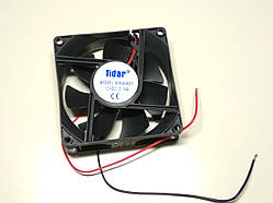 Вентилятор осьовий універсальний на втулках 7-лопостей квадратний 80х80х25/DC 12V/0.14 А Tidar