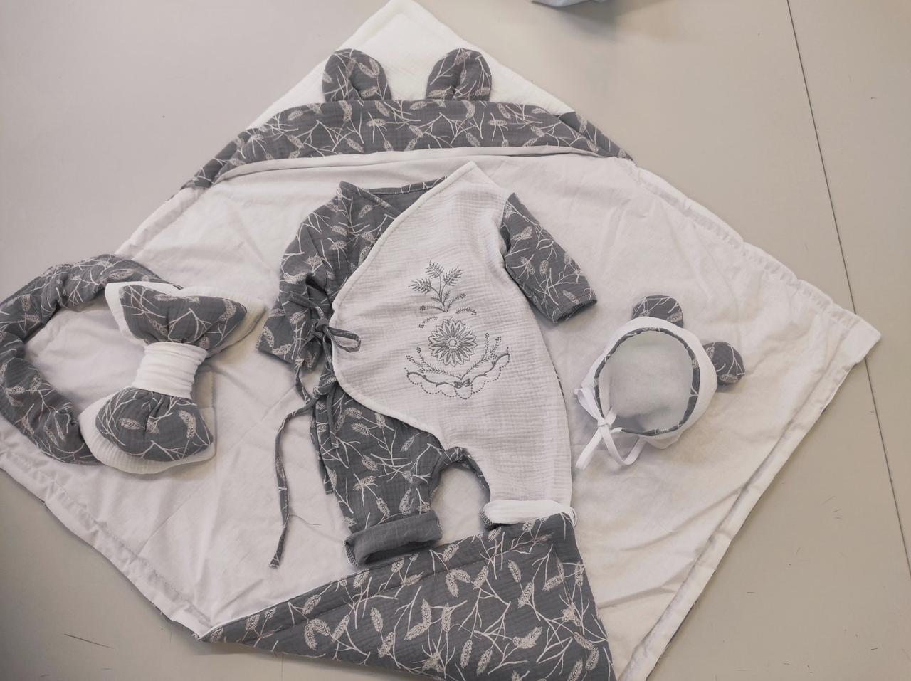 Комплект одягу для новонароджених на виписку, сірий
