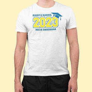 Футболка чоловіча біла Випускник 2023