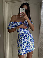 Жіноча літня міні сукня з відкритими плечима із білого льону з Блакитними Трояндами.