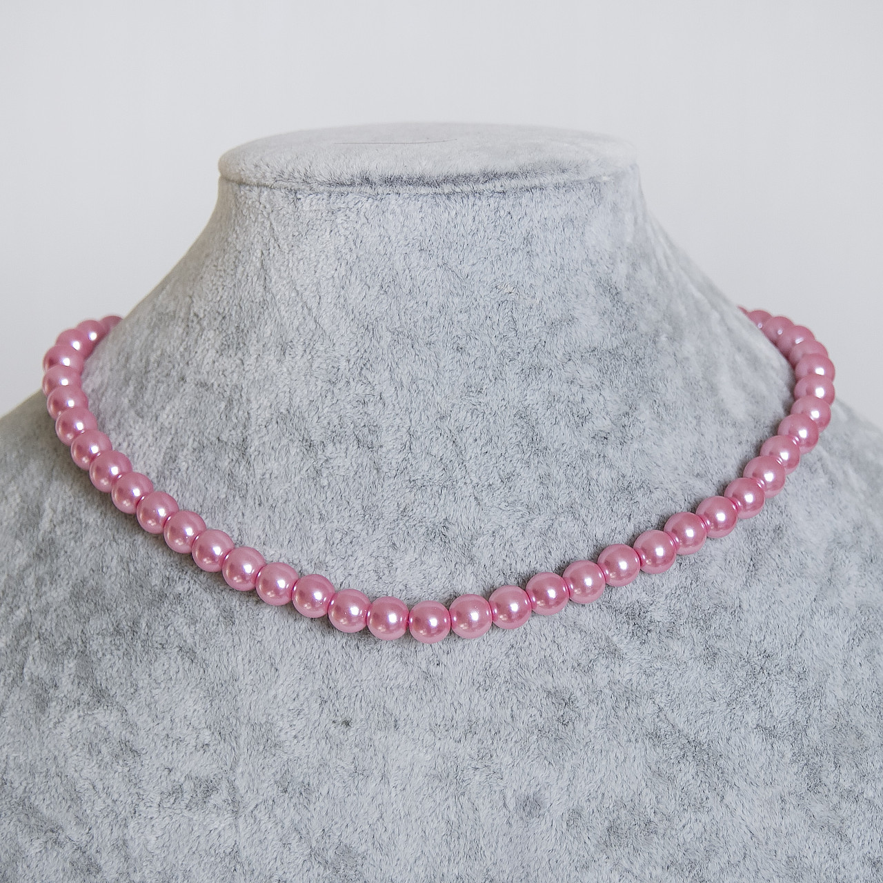 Бусы ожерелье цвет нежно розовый круглые акриловые под шею длинна 43 см размер шарика 8 мм застёжка карабин