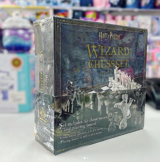 Шахи The Noble Collection Гаррі Поттер Harry Potter Wizards Chess Set Подарунковий варіант (x000UXXYNN)