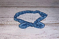 Повязка солоха для волос с бантиком цвета джинс с нежным узором