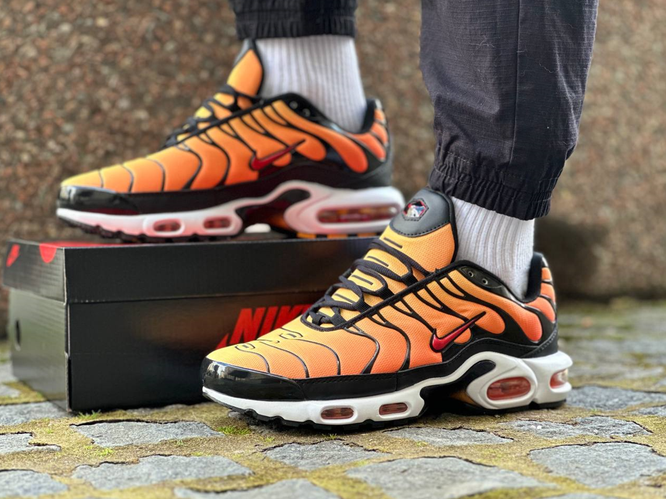 Nike air best sale max orange tiger